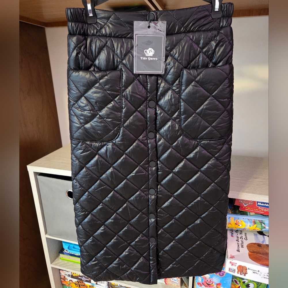 NEW Quilted Insulated Puffer Skirt Womens Medium Black Snap Front Below Knee
